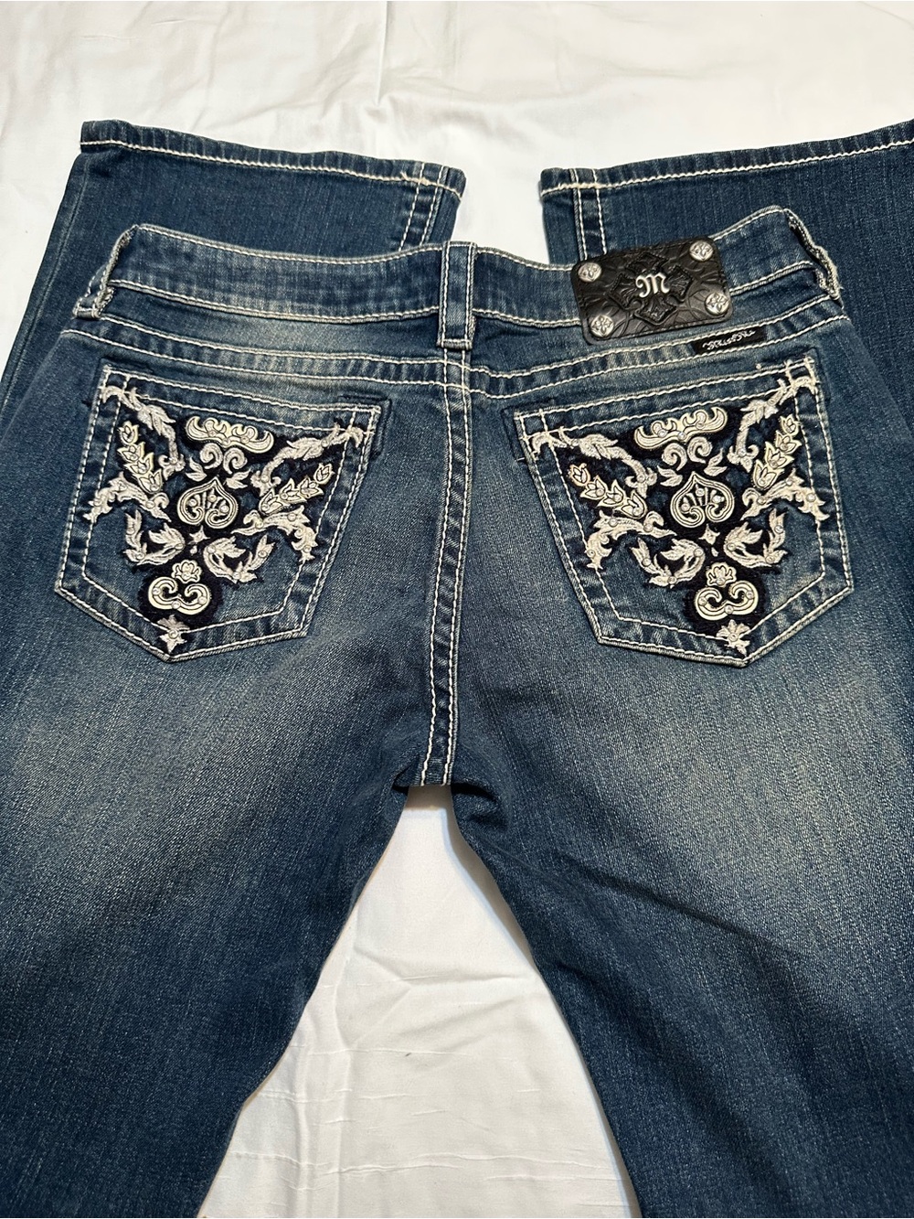 Miss Me Dark Blue Embroidered Women’s Jeans size 33x 34